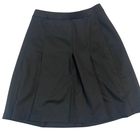 Girls Lands End black pleated skirt. Elastic waist band, girls size 12. - Picture 1 of 3